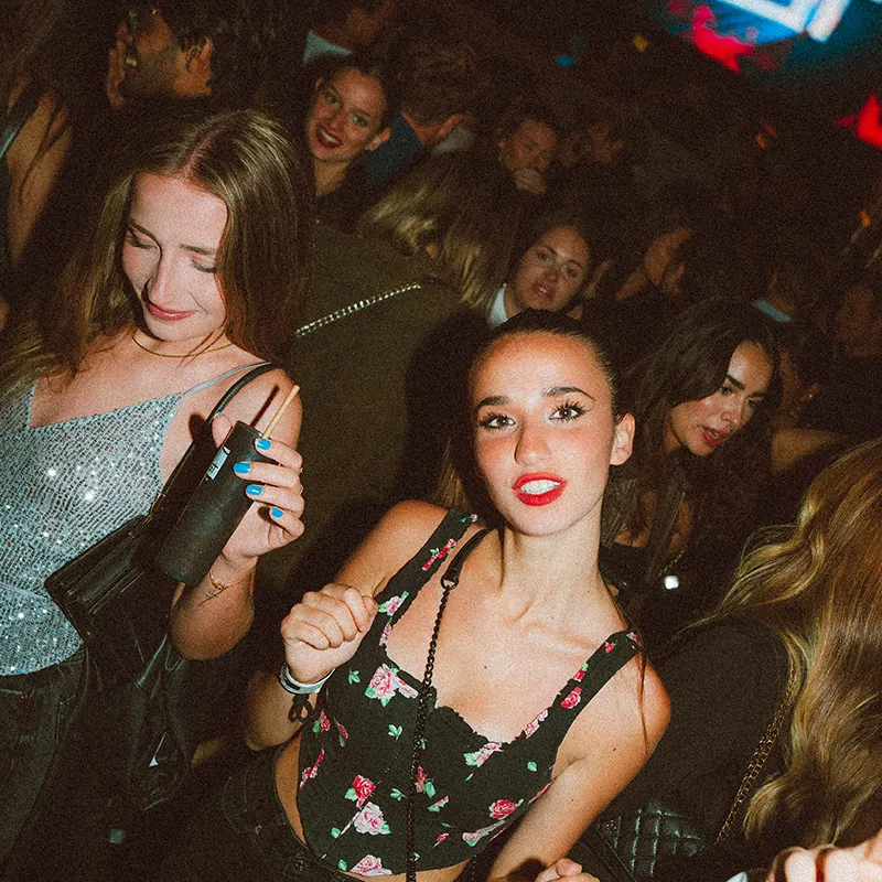 Girls posing for photo Lust in Rio