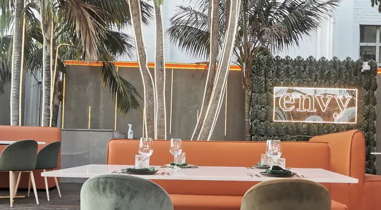 envy o restaurante com vista para o tejo onde a boa gastronomia se serve com muita simpatia